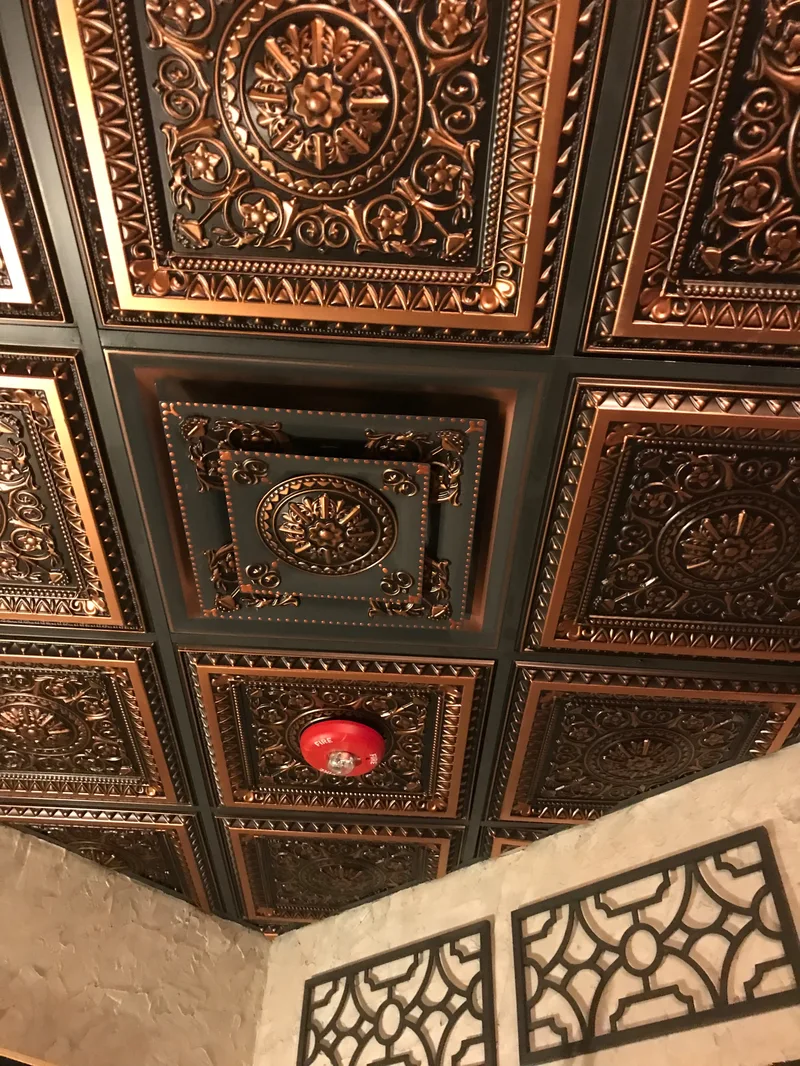 IHOPKC Cyrus Side Room, detail